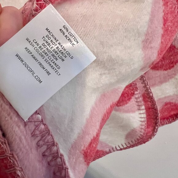 Docofil Reversible Blanket Valentines Day Hearts, Pink and White, 51"x67" NWT - Picture 2 of 7